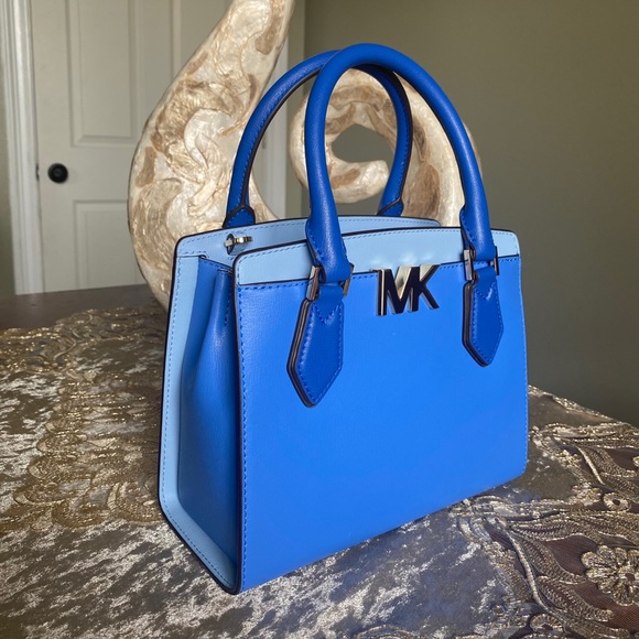 Michael Kors Handbags - MK messenger mott bag
